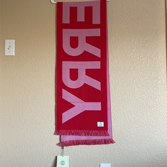 Burberry Logo Wool Scarf - Brand New with Tags - Picture 6 of 7